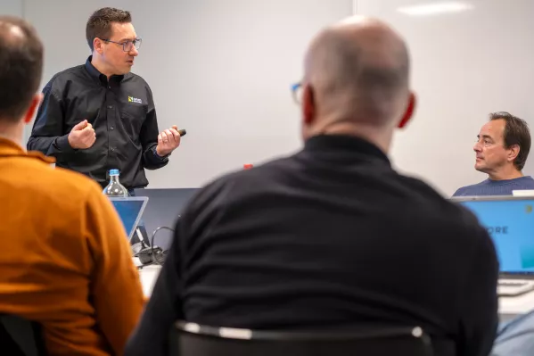 Maintenance management consultant geef training